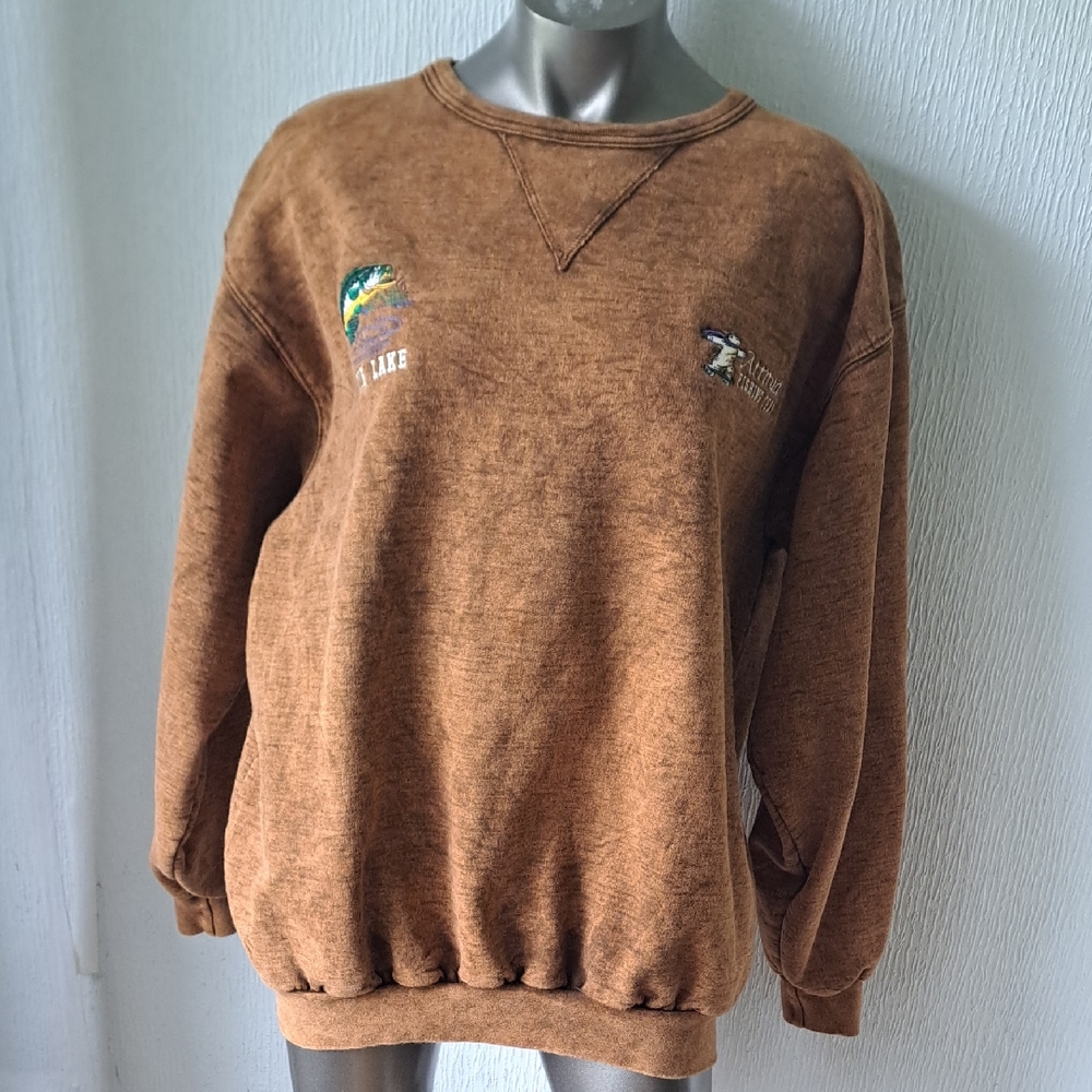 English Bay Vintage Men's Brown Crewneck Sweatshirt.